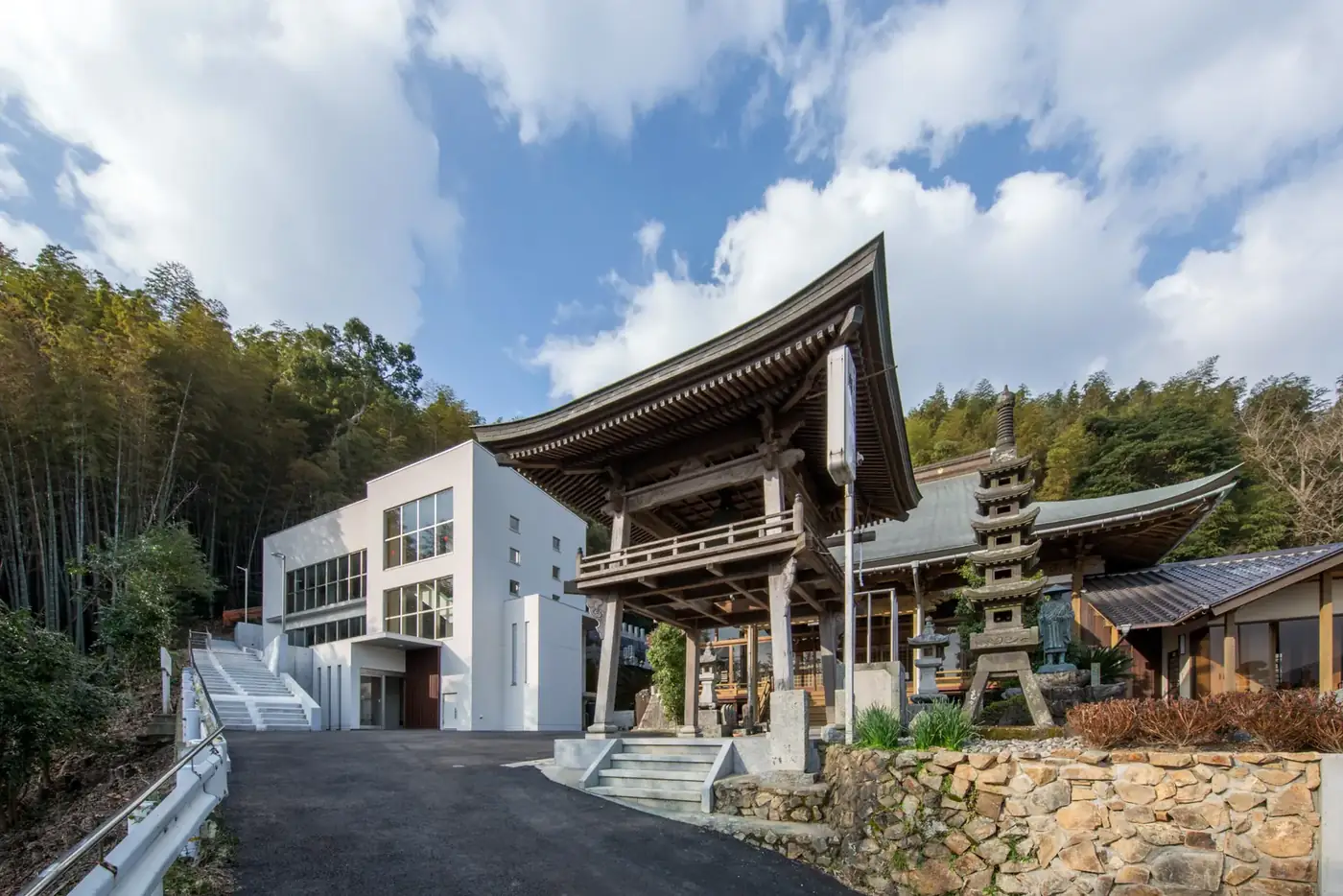 専教寺 山門と納骨堂